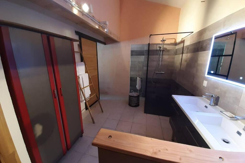 Cave Atelier Dans Ancien Domaine Viticole Apartment Moux Ngoại thất bức ảnh