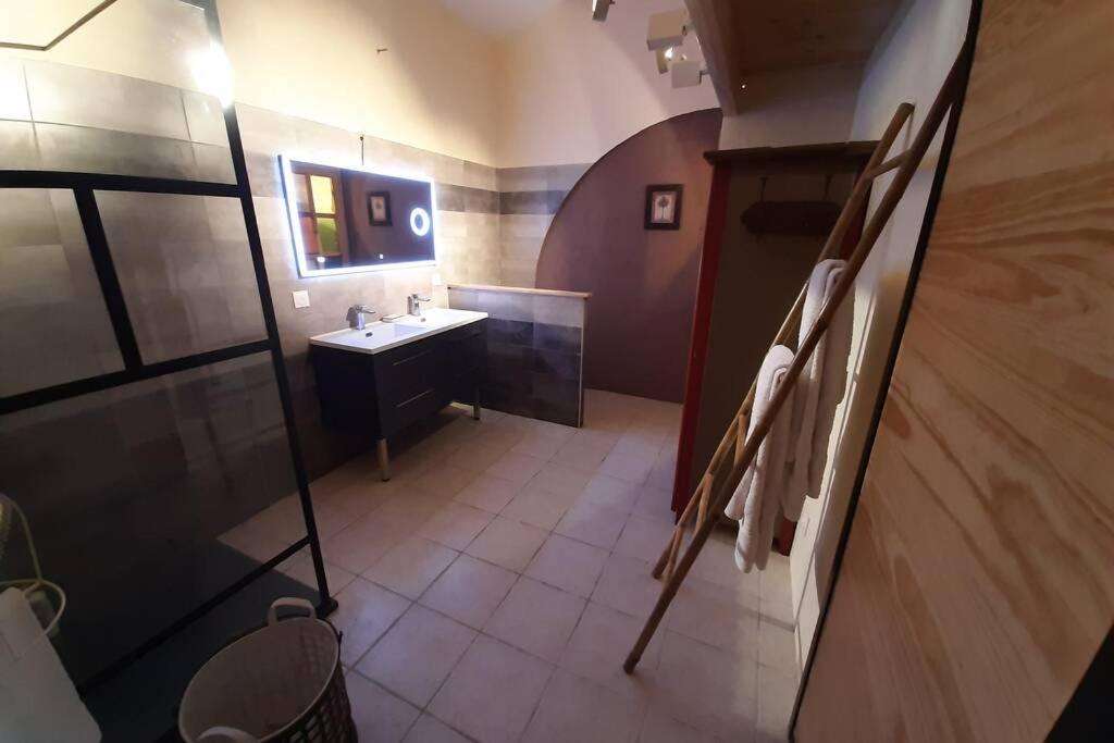 Cave Atelier Dans Ancien Domaine Viticole Apartment Moux Ngoại thất bức ảnh