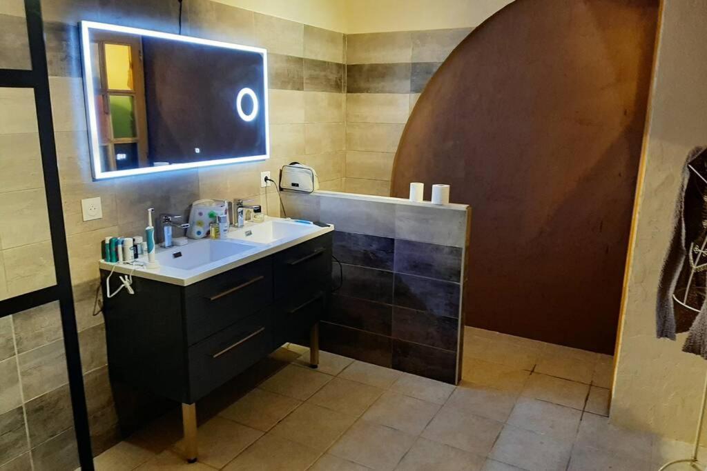 Cave Atelier Dans Ancien Domaine Viticole Apartment Moux Ngoại thất bức ảnh